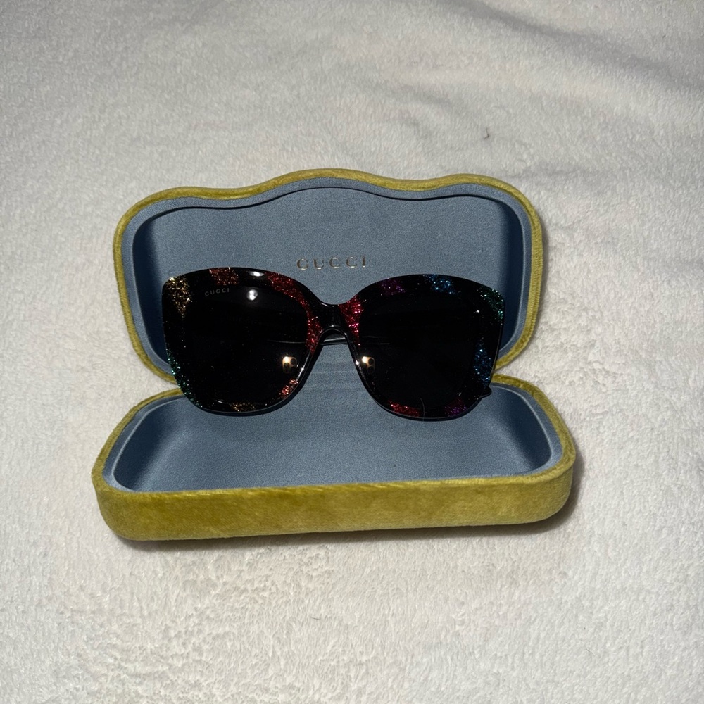 Gucci Black Sunglasses Round Frame